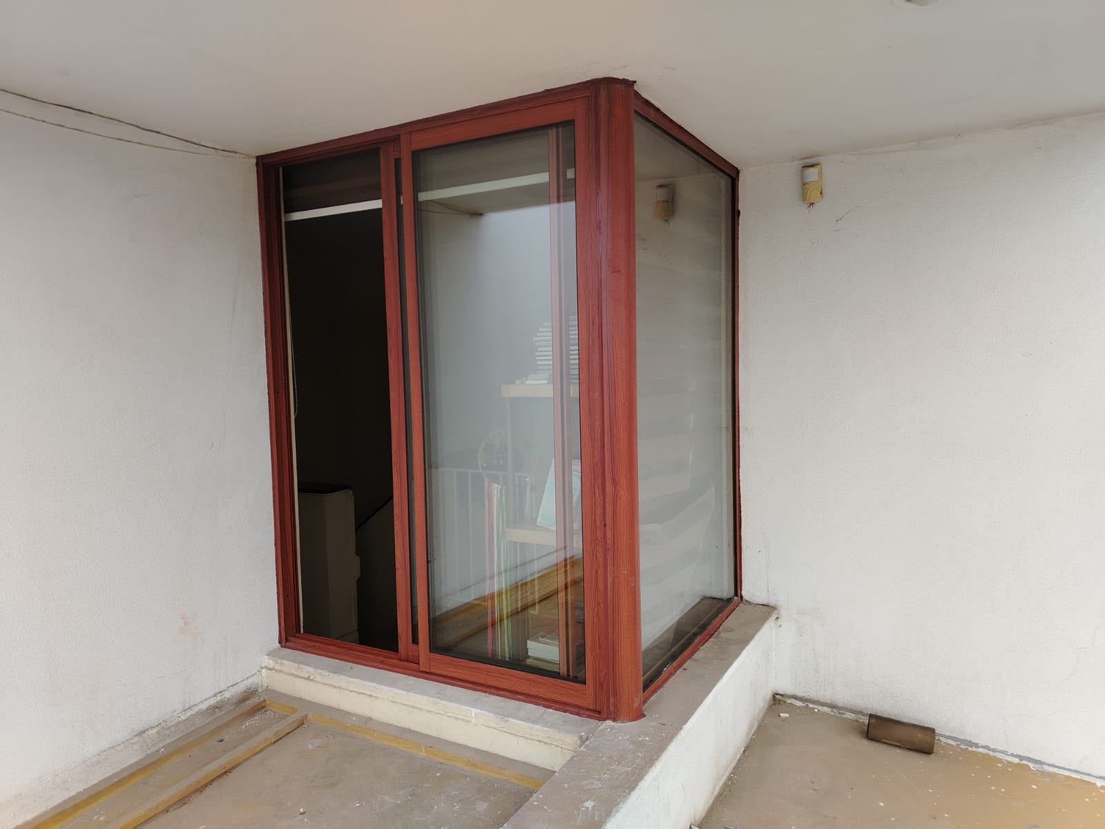 Cierre Esquinero Folio Madera Roble - Termoaluminios