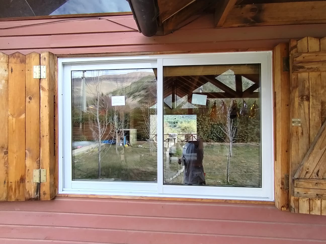 Ventanal Termopanel en Cabaña de Madera - Termoaluminios